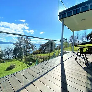 Addictive View - Lakeside Holiday home